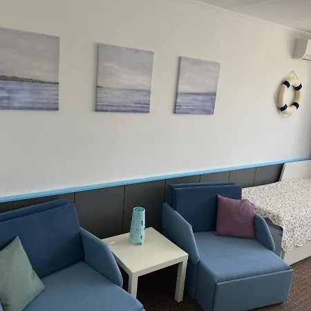Orsolya Apartman דירה
