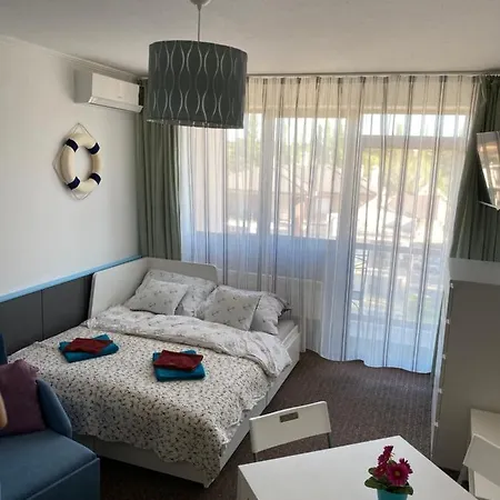 Orsolya Apartman דירה שיופוק